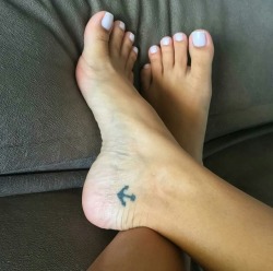 lovechicksfeet55:  Snapchat girls share their