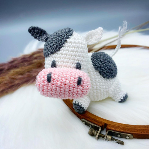 ericacrochets: Harvest Moon Cow by Last Stitch on the LeftFree Crochet Pattern Here