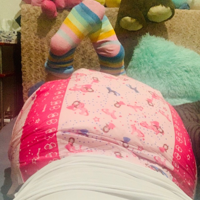abdlbabybee:Hey guys! News 💙This is my first pooped diaper 🙈 It was very easy to do it and I liked it. I dont want to take it off to be honest. So from now I am 24/7 baby? 🧜🏼‍♀️🧚🏻‍♀️