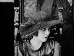 littlehorrorshop:Mildred Davis in From Hand to Mouth, 1919