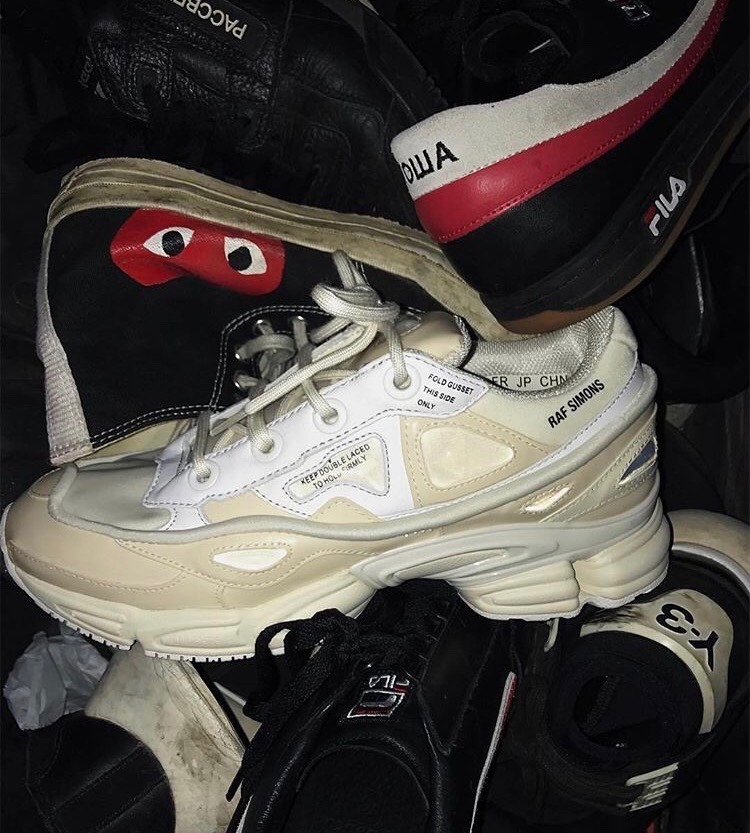 simons comme des garcons converse