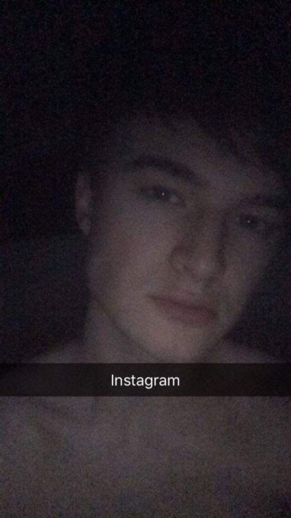 taggedfun:  Snapchat vs Instagram Snapchat: TumblrJon