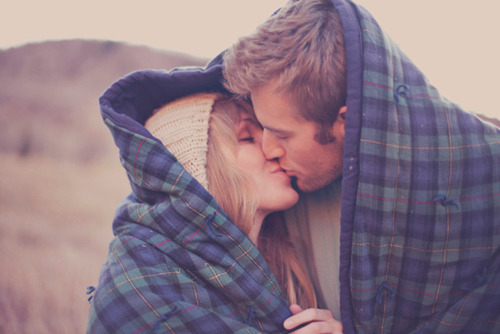 sexytipsblog:  These 10 Wedding Kisses Will Make You Saw Ewwwww! 