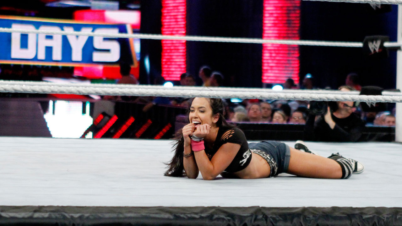 ajpunkfans:  RAW 25th March, 2013 HQ Digitals: Kaitlyn vs. AJ Lee  Finally a diva&rsquo;s