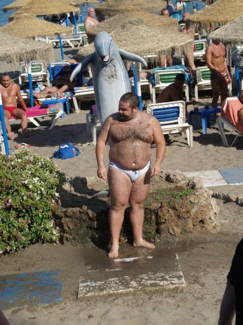 bearmanforever: beartoncity at the beach Mugiwara!