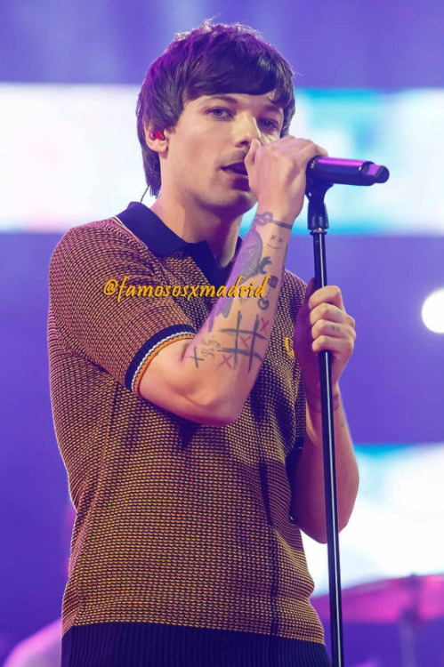 lthqs:Louis onstage at CCME