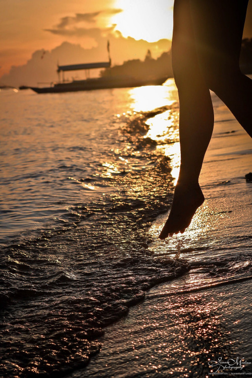 gyclli:“When you Come Crash Into Me” by Jenea MedinaVia Flickr:Shores of Alona Beach, Panglao Isl