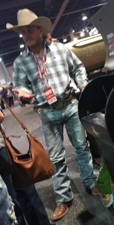phd-bullrider: Damn! I want him to BBQ my ass with his Texas beef!