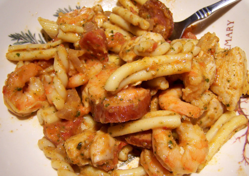 whirlofacurl:  estrella-fuego:  just-call-me-vendetta:  souljunkee:  aunaturale4life:  cmd80337:  Louisiana Cajun/Creole food Ca c’est tres bon!  MY CHILDHOOD! I LIVE FOR THIS FOOD ESPECIALLY SOME CRAWFISH  NOLA is calling me…  My city…my state…nowhere