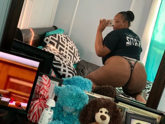 XXX lyonqueen:I need a Hard Spanking ASAP 👋🏽👋🏽 photo