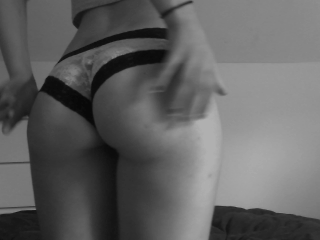 virtualbabygrl:  my first gif , enjoy my booty jiggle  
