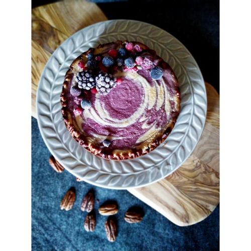 “NightOwlMode”..again.. oven baked cashew “cheesecake” with homemade rasberry- berries s