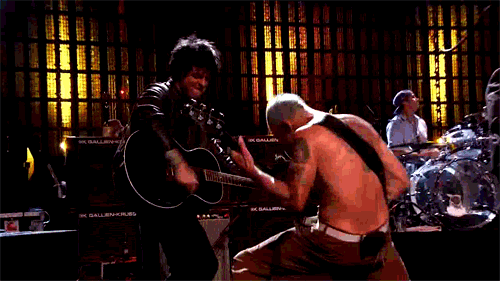 east-alice-nowhere:  capital-emm:  Billie Joe Armstrong and Flea at the Rock & Roll Hall of Fame 2012 jam session  thta guitar is too big for you billie go home 
