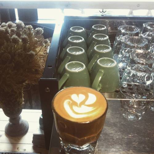 Rise and shine! #cortado #chartercoffee #williamsburg #nyccoffee #counterculturecoffee #hologramespr