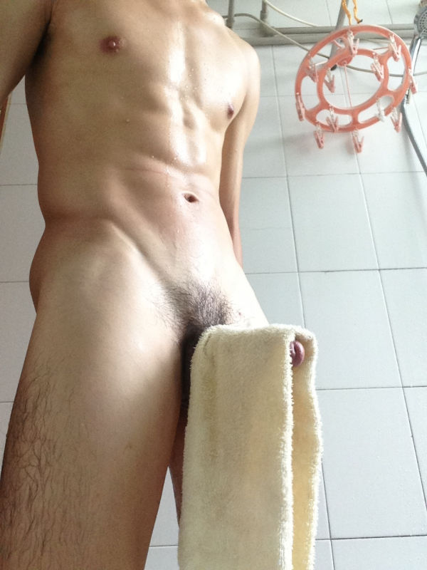 gugugurururu:  mantop10691:  天菜的足球隊直男帥學弟！腹肌，公狗腰，粗腿大.腿還有性感腳毛！滿足你一切性幻想…01