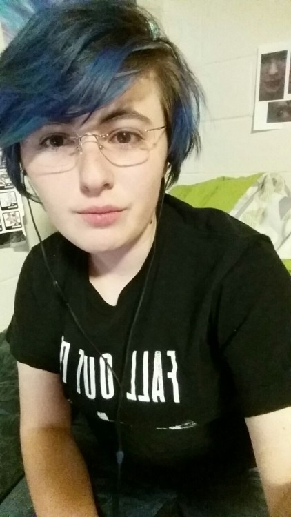 eryuko:  Here’s a selfie i took where I don’t look miserable please take it before I start to hate it 