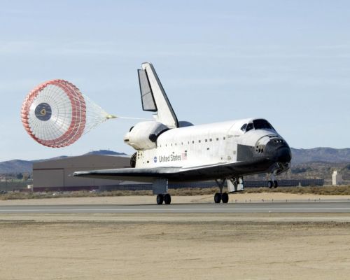 Endeavour Lands at Edwards AFB, STS-126