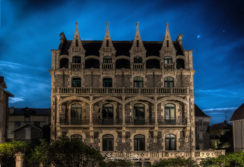  La “Villa Cyrano” - 19ème siècle - à la faveur de la pleine lune, hier soir, à Biarritz