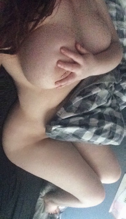 not-natalias-porn-blog: Oh so sleepy
