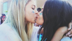the-inspired-lesbian:  Want a gal pal? 👭