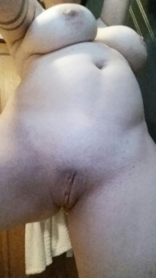 bananapepper33:  Excited for some time out with the hubbs and NO KIDS…here’s some nakedness for your Saturday 