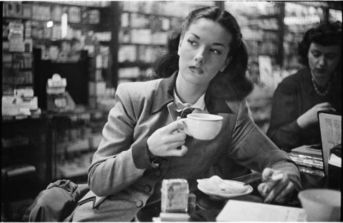 photo-reactive:New York. Rosemary Williams drinking coffee, 1949. Photos by Stanley Kubrick.