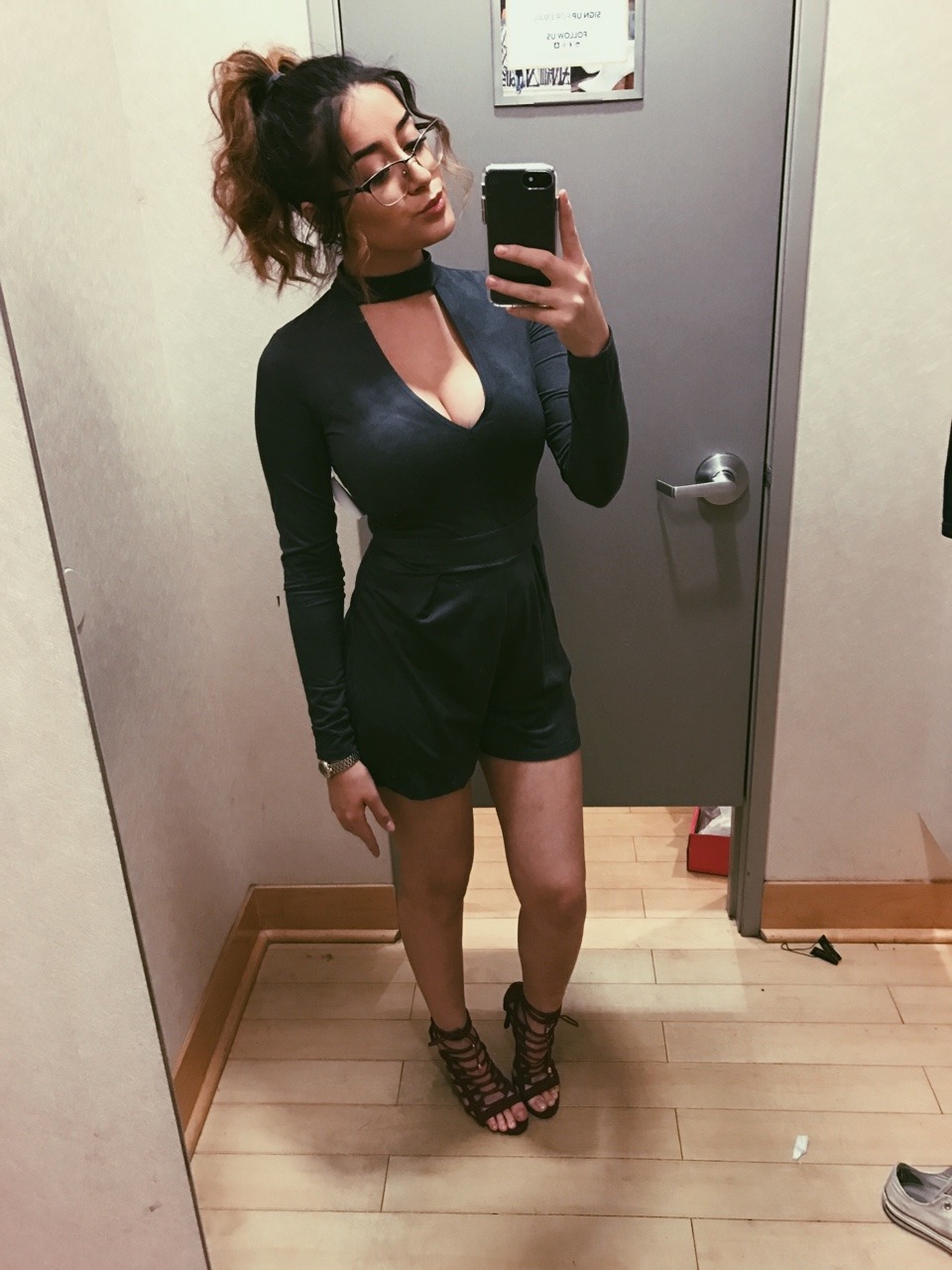 exmicubanxs:  Fitting room selfiez