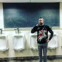 nerdist:  I’m at MIT, so naturally there are chalkboards above the urinals in case you get struck with unrinspiration. Only two issues I see here: 1) always remember to bring your own chalk, and 2) you need to be ambidextrous (at Massachusetts Institute