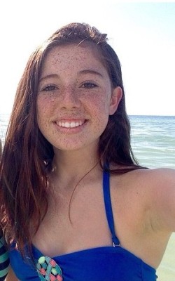 seemeinher:  julceaser:scottsmodels:Good morning shower timeso prettyAnd so edible looking love to tongue her 