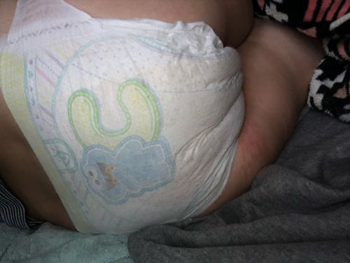 littlegirlkatieee: A.P.  (after potty pt. 2) Let me know if you’d like to see more pampers set