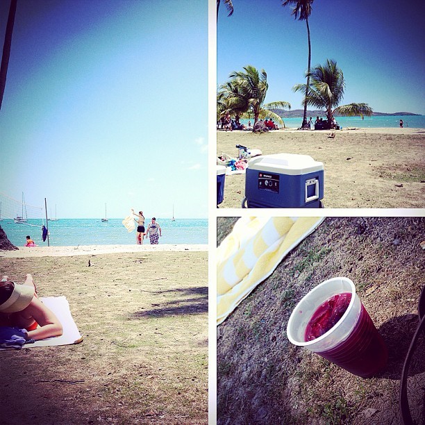 Sol, playa, arena y un buen vaso de sangria! ☀#sun #such #is #life #beach #isla