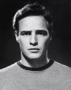 wehadfacesthen:  Marlon Brando, 1949, photo