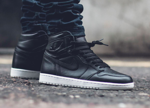 Porn photo sweetsoles:  Nike Air Jordan 1 ‘Cyber Monday’