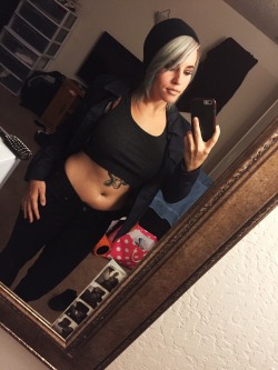 grownassmaam:  Weather is cooler, but I’m still trying to wear crop tops.