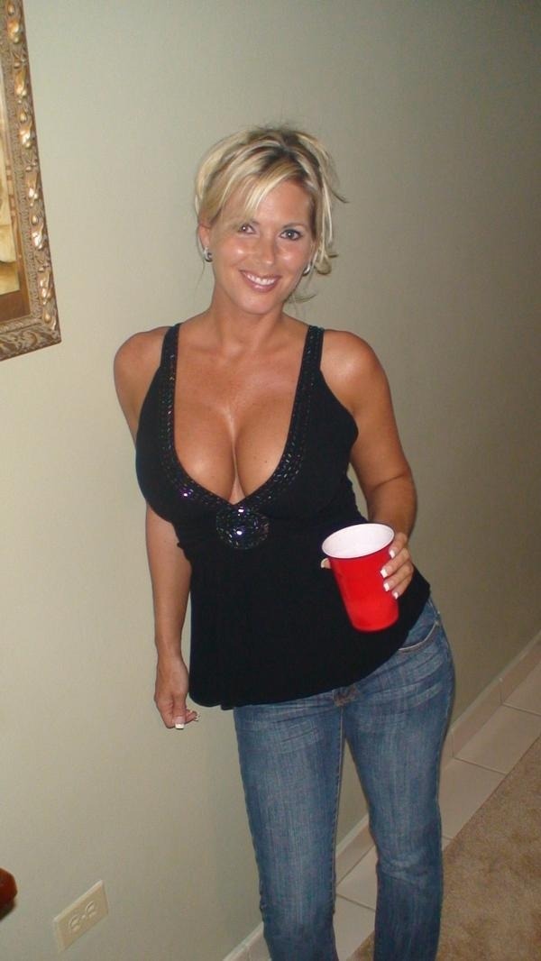 hot-blonde-girl:  Blonde girlBlonde girl Twitter