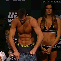 hotfamous-men:  Luke Rockhold