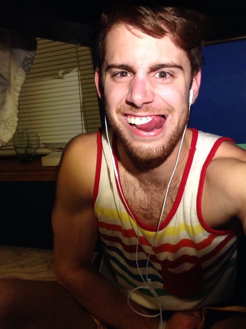 romancingthelookyloos:  While listening to some of these Miley songs, my tongue decided to stick out of my mouth. 