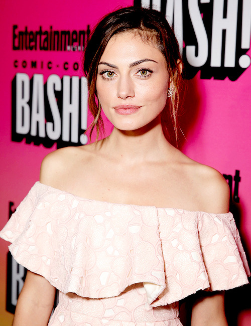Phoebe Tonkin attends Entertainment Weekly’s Annual Comic-Con Party in San Diego, California (