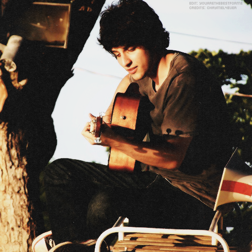 youarethebestforme:  "Celebre o sorriso, sonhar é permitido..."    