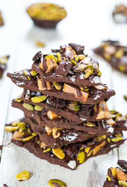 sweetoothgirl:  Pistachio, Salted Caramel, and Oreo Dark Chocolate Bark  