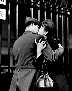 onscreenkisses: Farewells at Penn Station by Alfred Eisenstaedt for ‘LIFE Magazine’