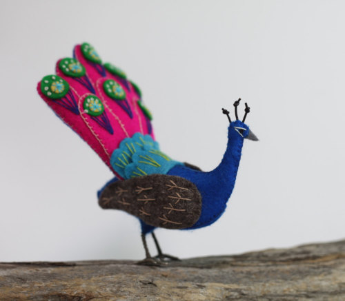 sosuperawesome: Felt peacocks by FantailsAndFeet on Etsy• So Super Awesome is also on Facebook, Twit