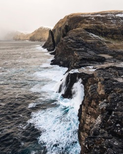tannerwendellstewart:bosdalafossur. sorvagsvatn. faroe islands. The chaotic waves were crashing into the cliffs and going as high as the 100 foot waterfall. @visitfaroeislands  (at Sørvágsvatn)