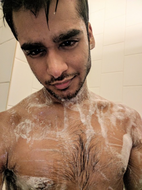 cafucumagia: joshiiee69:Shower time!  Se precisar de ajuda pro banho, tamo ae!!