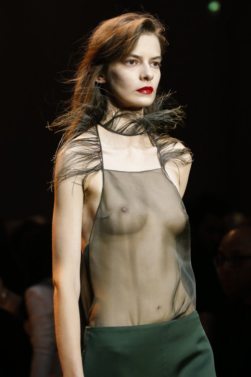 lumedunsorriso:Dasha Denisenko for Nina Ricci S/S 2016