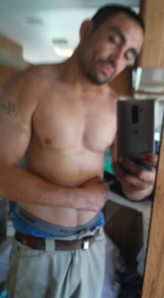 lukass91:  Mas fotos de este machote mmm papito que rico esta LIKE Y COMPARTAANN