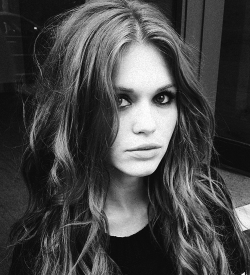 Holland-Roden:  @Sandrinevanslee : Working With Beautiful Actress Holland Roden