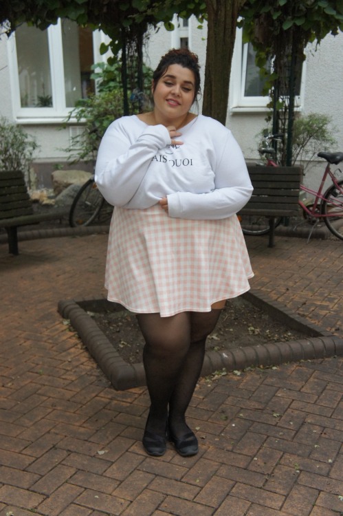 lulinix: Autumn’s here! (Sweater &amp; Tights: AsosCurve • Skirt: Boohoo • Shoes