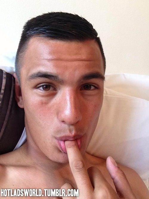 mas-sammie:  hotladsworld:  Cus I know ya’ll love the leaked selfies :p  New account of iSammie15. Follow me for more hot guys Wanna chat? Add me on KIK! - Samu4l Ask me something! - Share with me! 