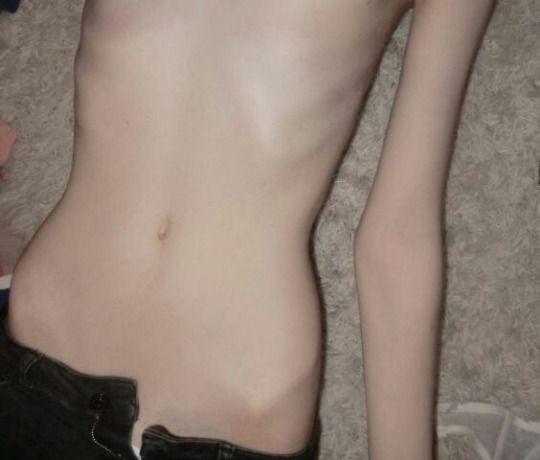 fraillittlefairyboy:  flat tummy thinspo for anon